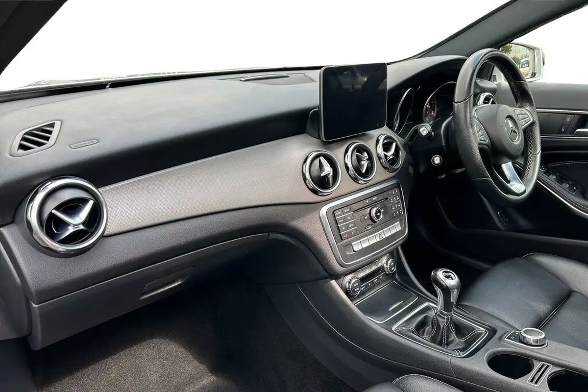 2017-mercedes-benz-gla-class-21d-gla-200d-sport-executivess-big-1