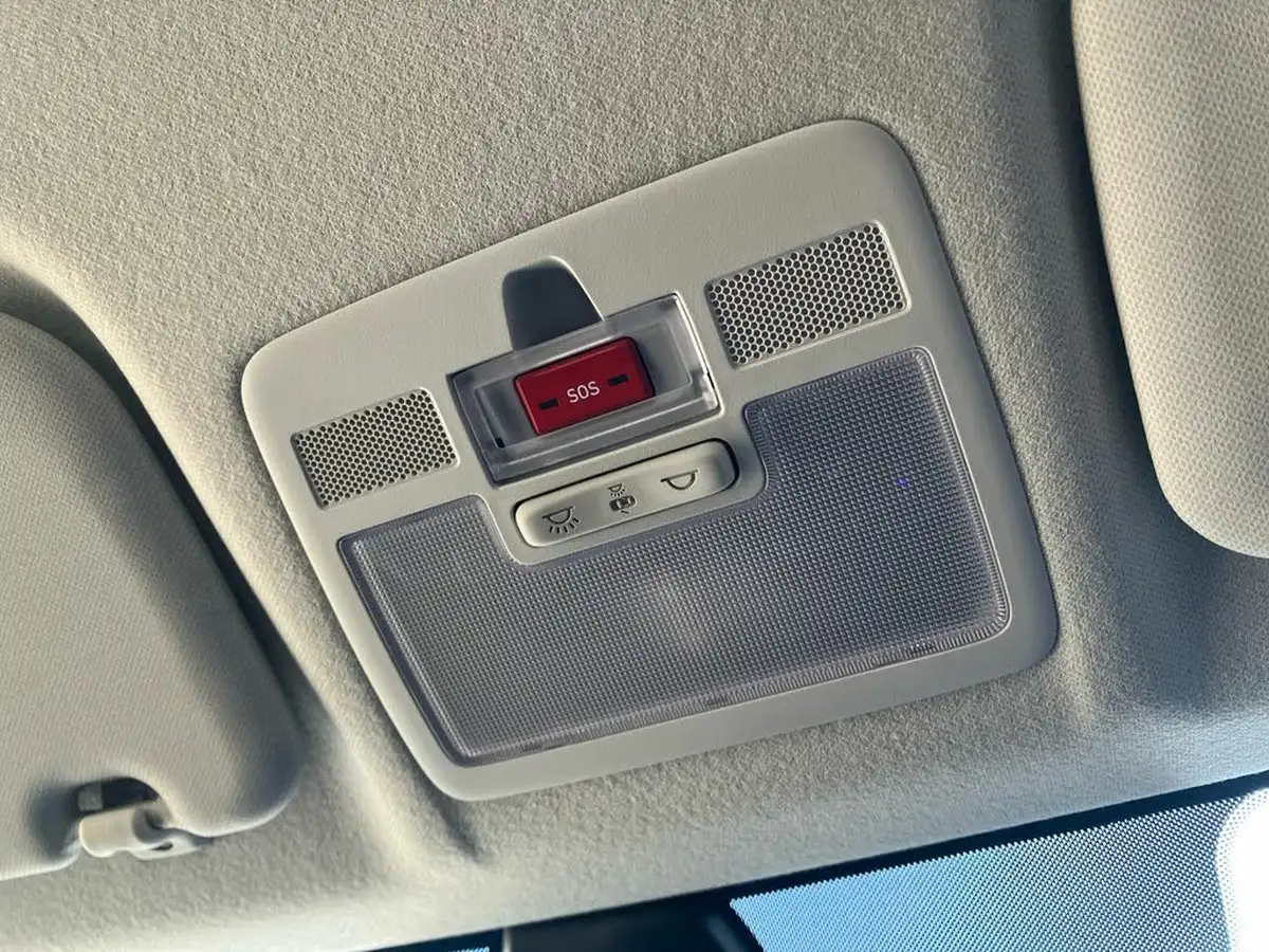 2022-hyundai-i10-12-se-connect-auto-big-35