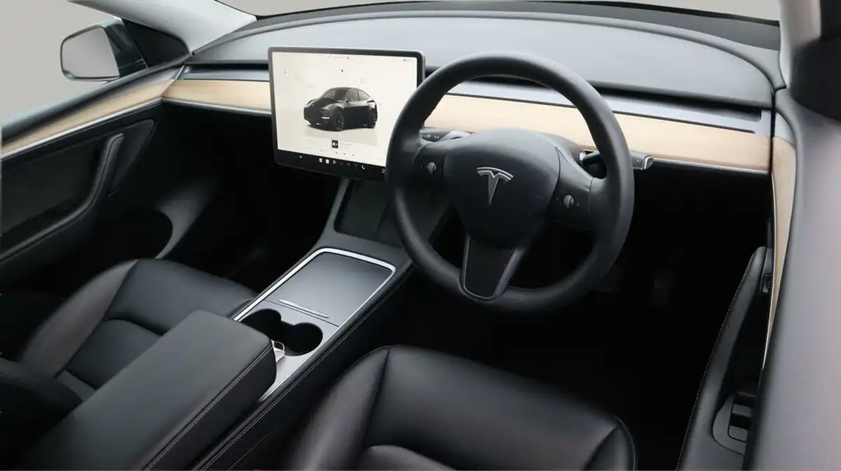 2022-tesla-model-y-e-long-range-big-9
