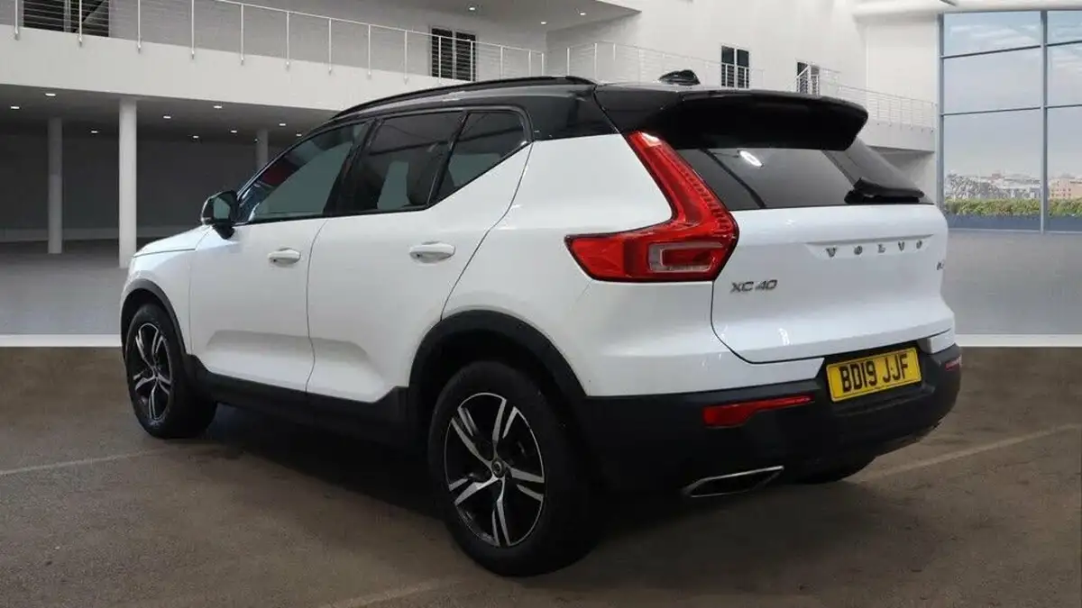 2019-volvo-xc40-20td-d4-r-design-big-4