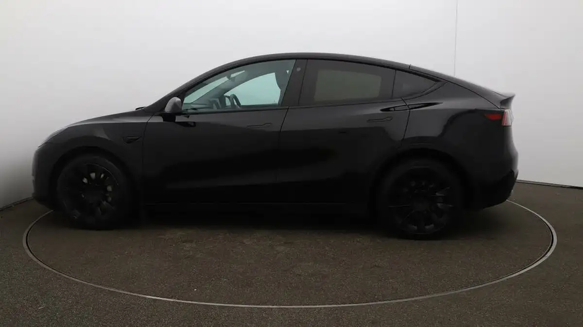 2022-tesla-model-y-e-long-range-big-54