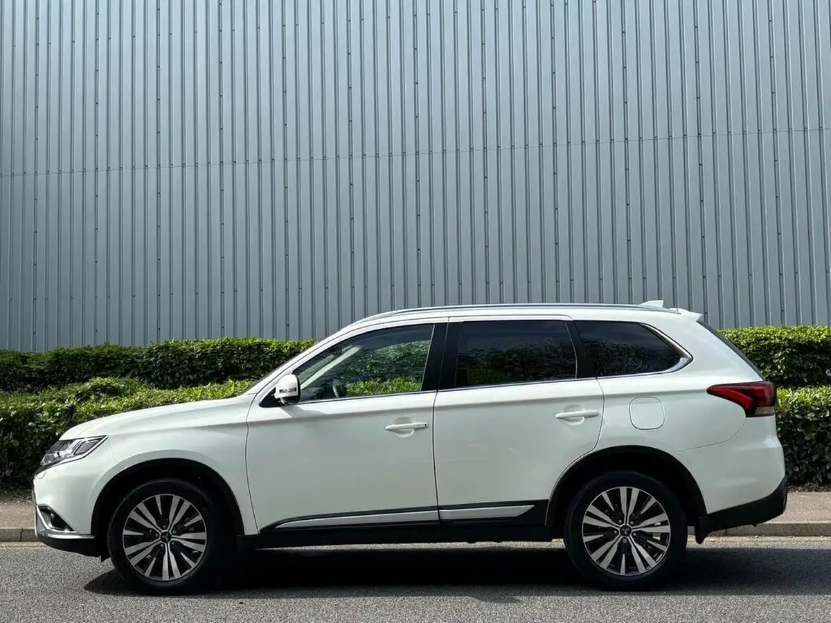 2020-mitsubishi-outlander-20-exceed-big-3