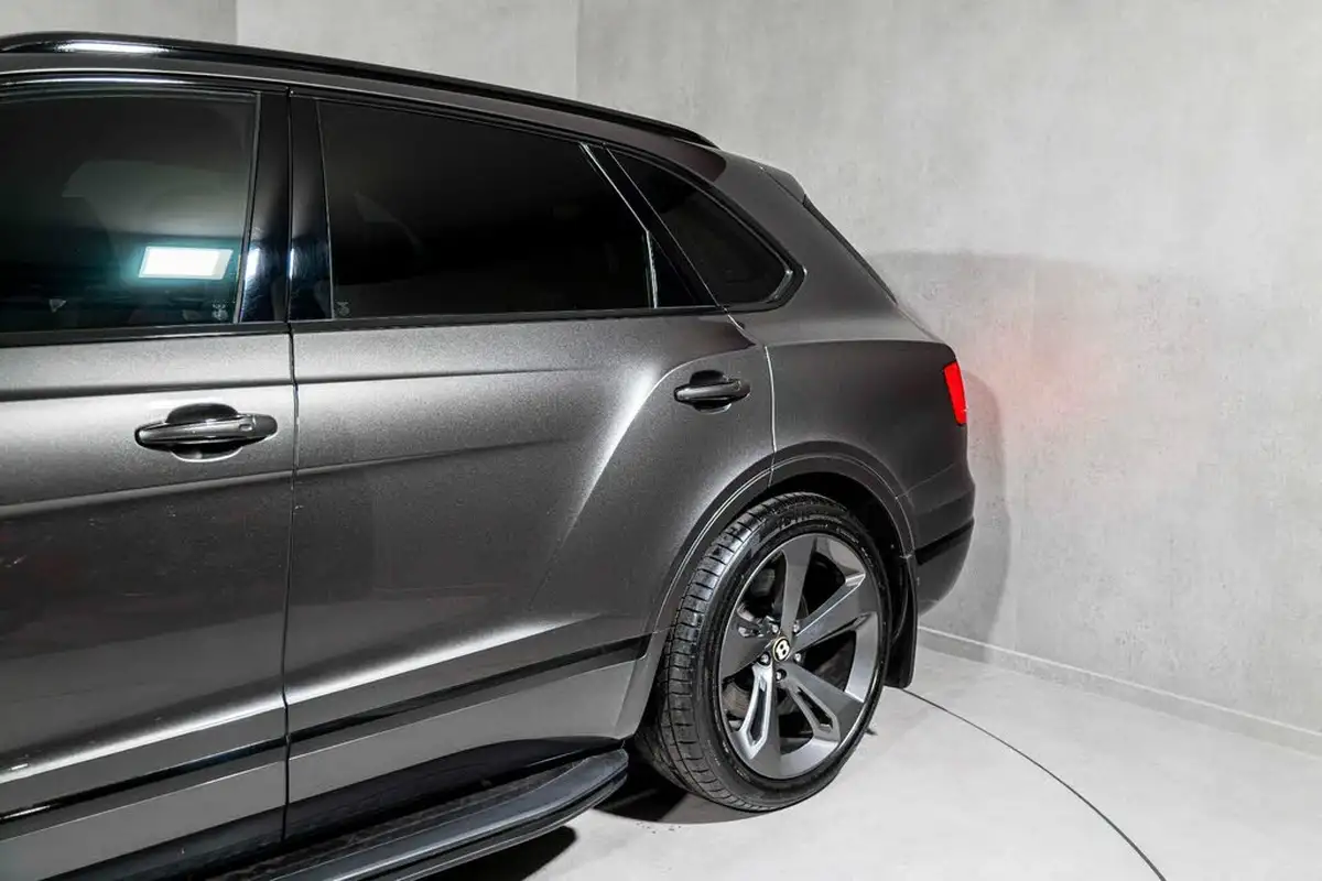 2019-bentley-bentayga-40-v8-big-10