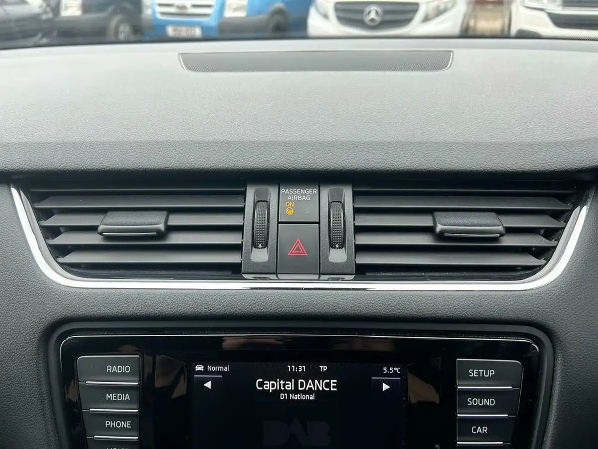 2014-skoda-octavia-20-vrs-hatchback-big-53