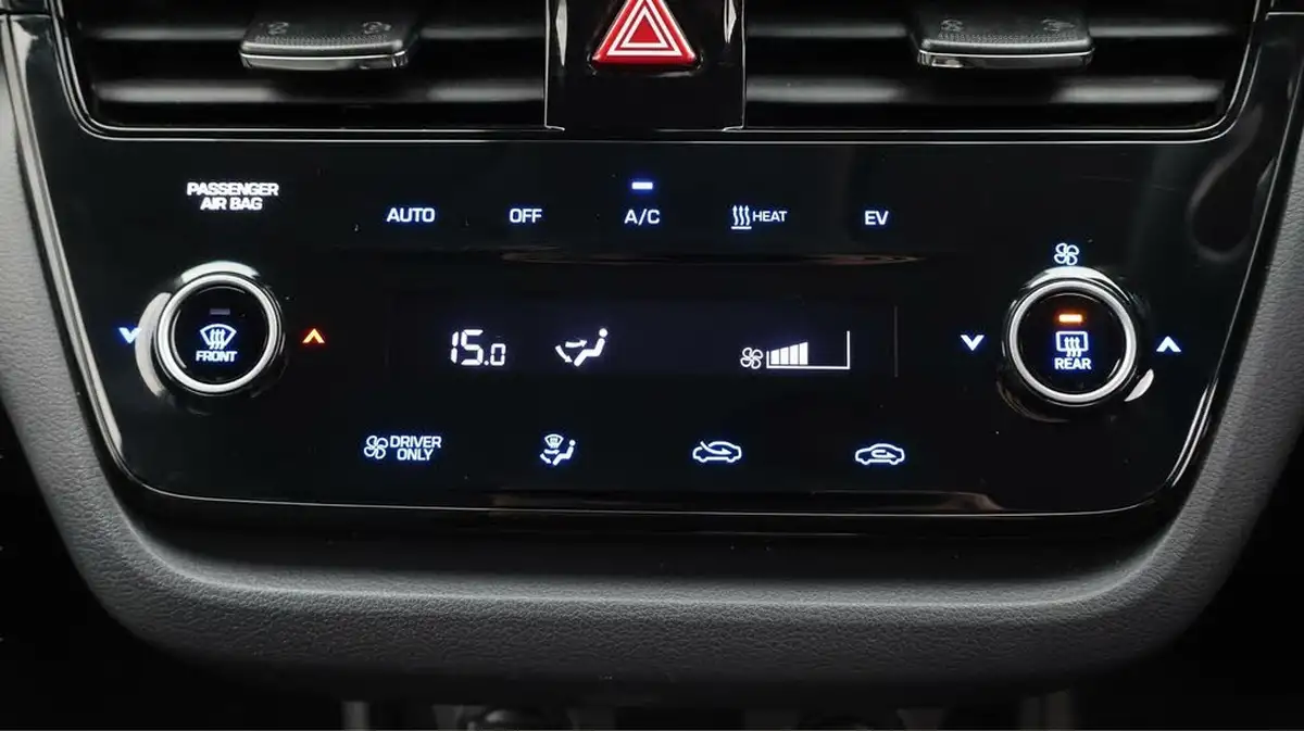 2022-hyundai-ioniq-e-premium-se-electric-big-12