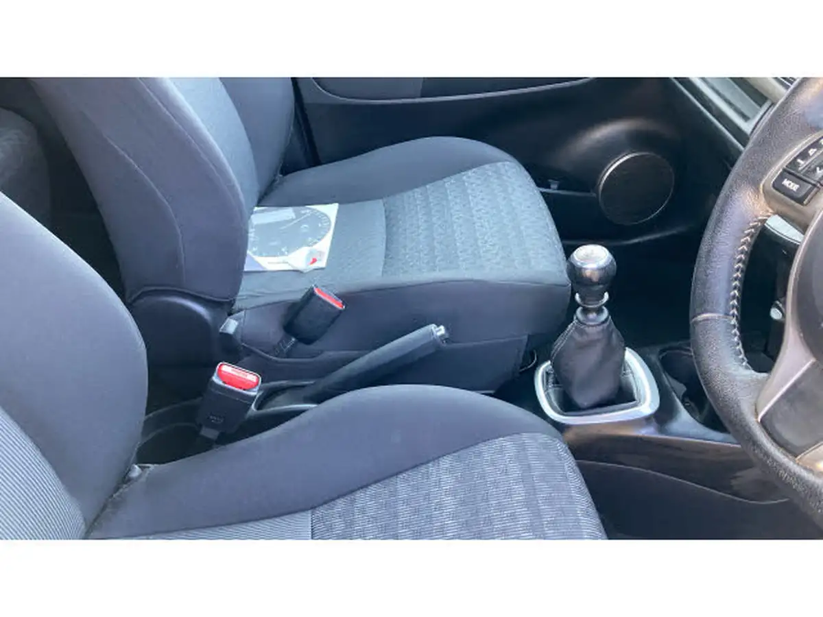 2016-toyota-yaris-133-icon-vvt-i-tss-5d-big-39