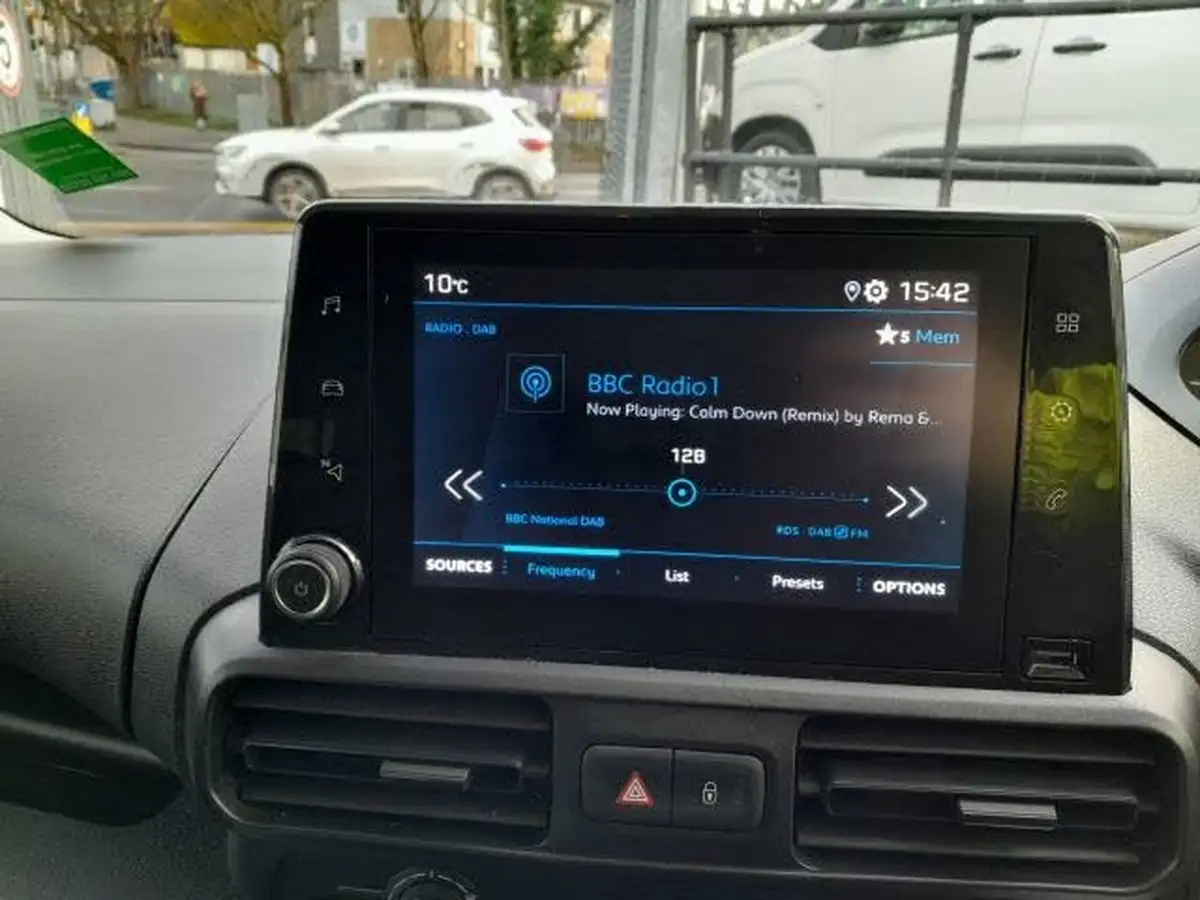 2020-peugeot-partner-15-bluehdi-1000-professional-100ps-eu6dt-panel-big-19