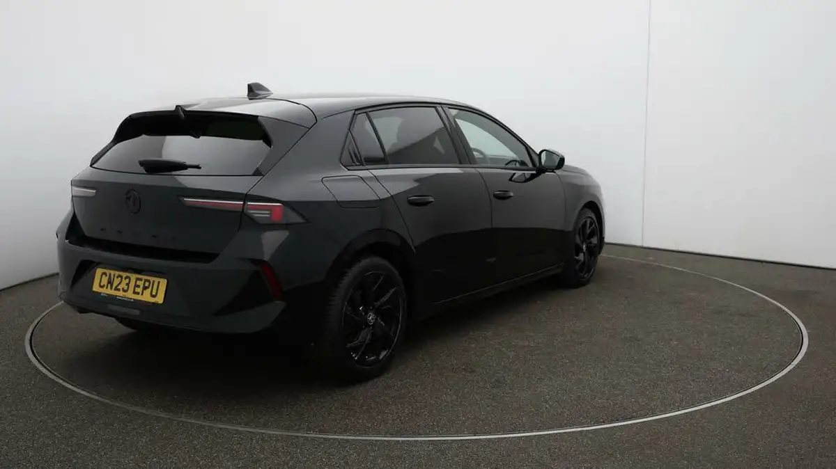 2023-vauxhall-astra-12-turbo-gs-hatchback-big-7