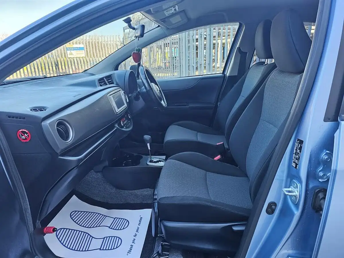 2013-toyota-yaris-big-20