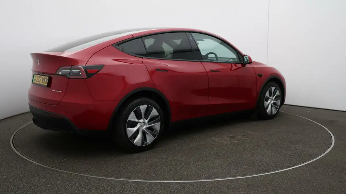 2022-tesla-model-y-e-long-range-big-44