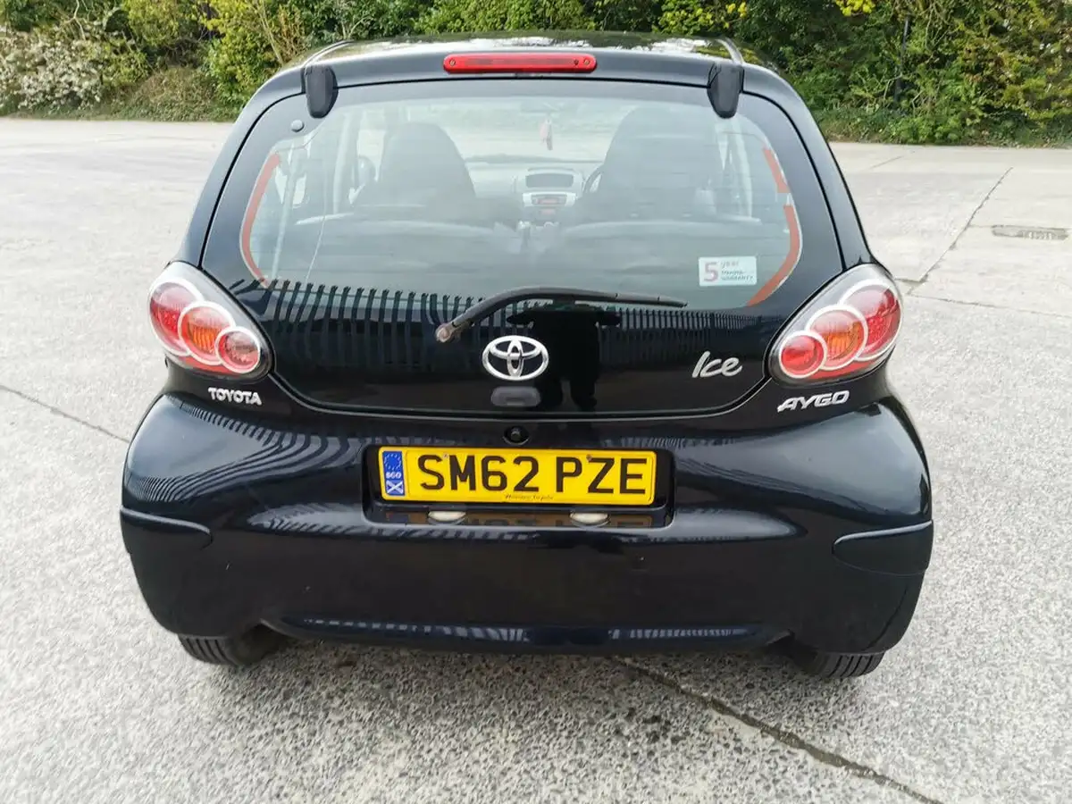 2012-toyota-aygo-10-aygo-ice-vvt-i-5d-big-6