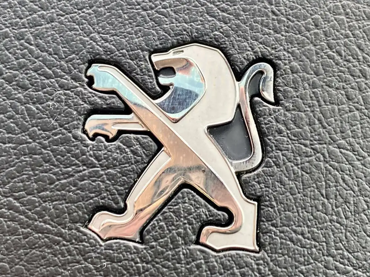 2016-peugeot-3008-crossover-16bluehdi-allure-big-39