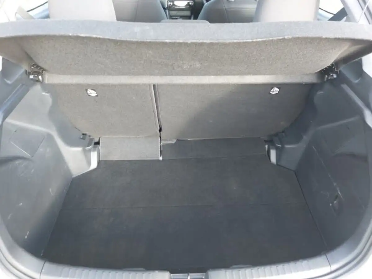 2024-mazda-mazda2-15-centre-line-big-7