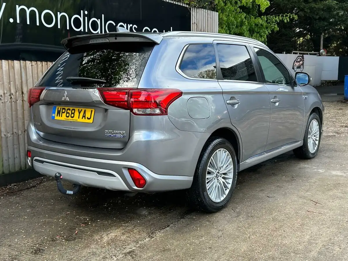 2018-mitsubishi-outlander-24-4h-phev-big-13