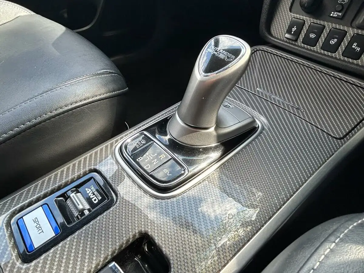2018-mitsubishi-outlander-24-4h-phev-big-37