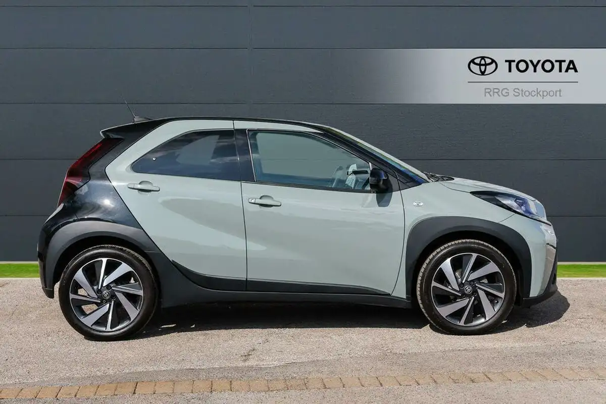 2024-toyota-aygo-x-10-vvt-i-edge-cvt-big-15