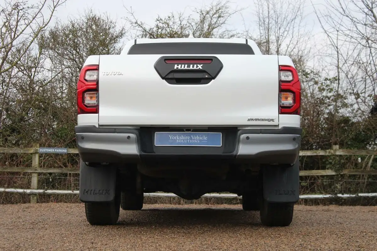 2023-toyota-hi-lux-28d-4d-invincible-x-2754cc-auto-big-39