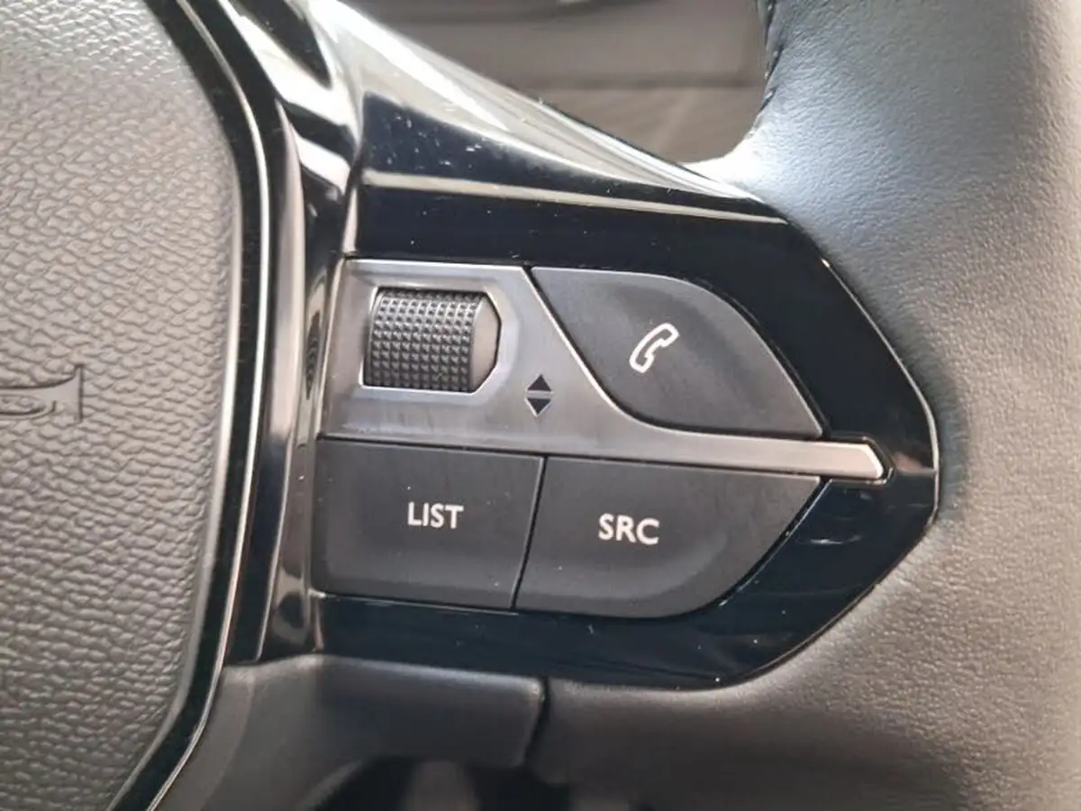 2024-peugeot-2008-suv-12-puretech-allure-130ps-big-16