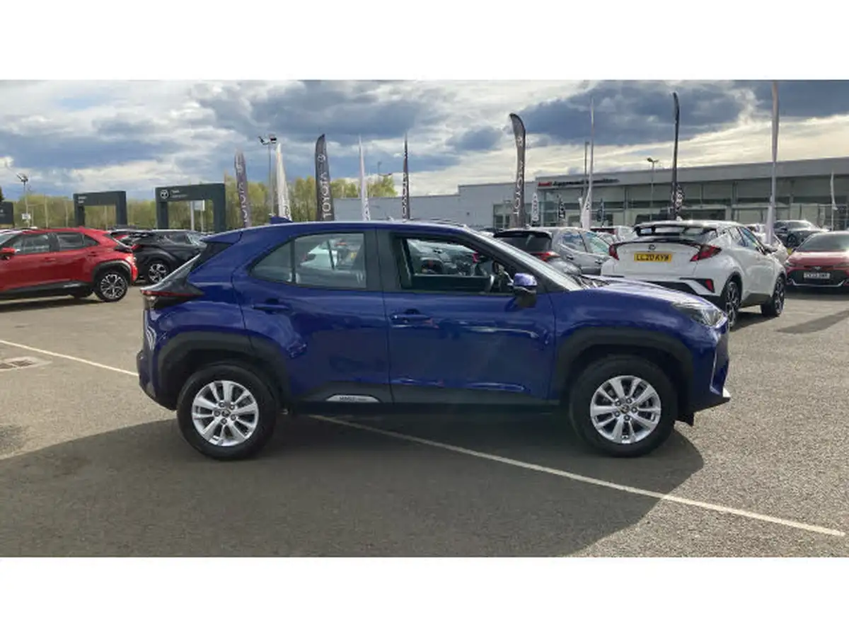 2022-toyota-yaris-cross-15-vvt-i-icon-big-15
