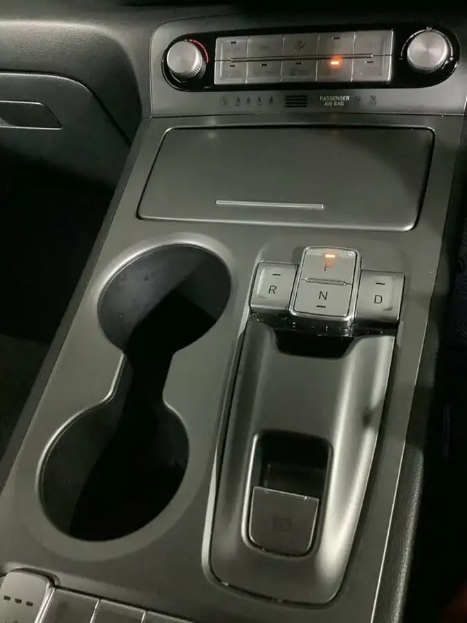 2022-hyundai-kona-e-premium-204ps-64kwh-7kw-obc-big-22