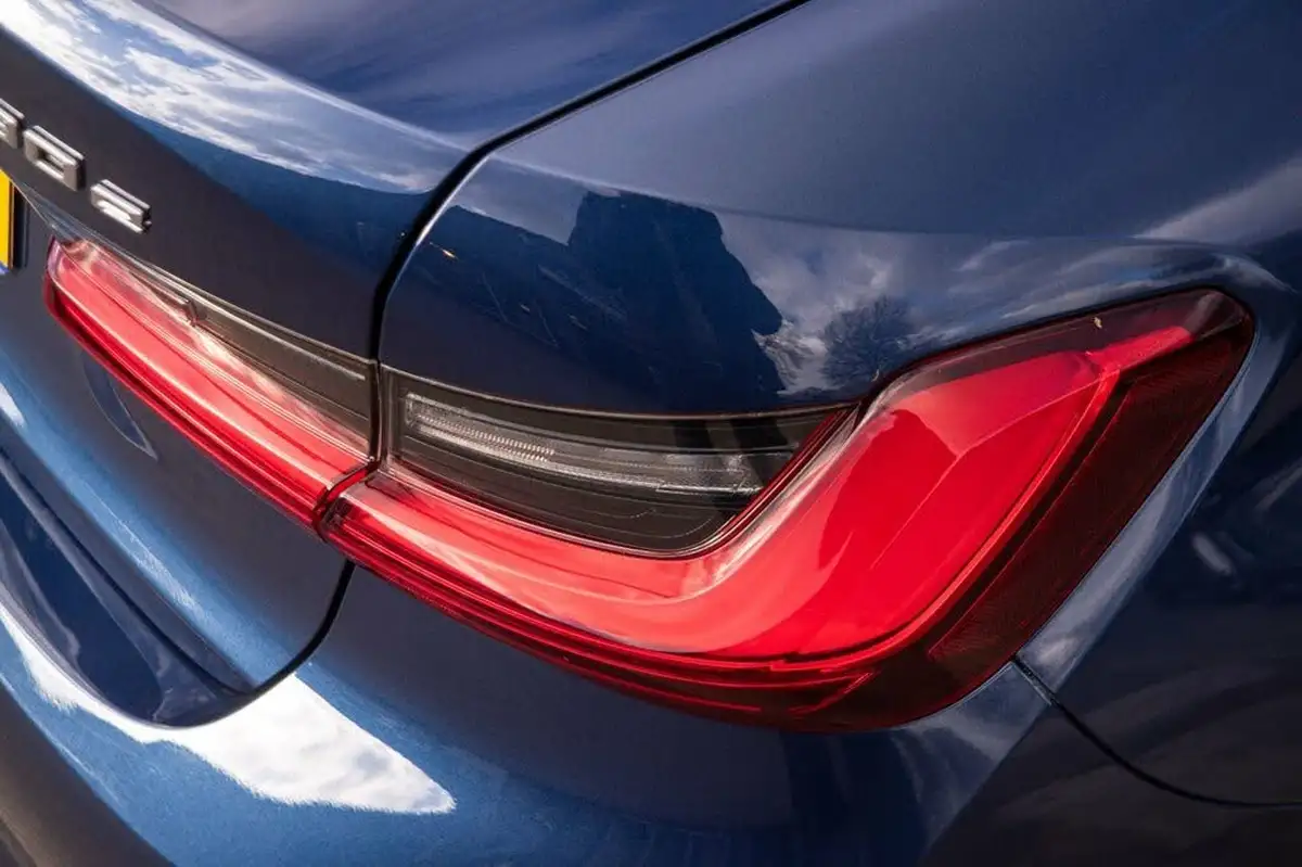 2020-bmw-3-series-20-330e-se-pro-saloon-4d-big-41