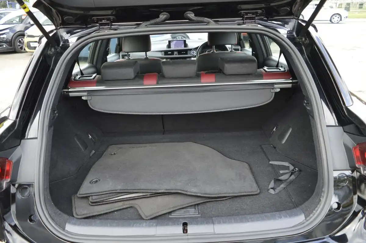 2019-lexus-ct-200h-18-ct-big-8