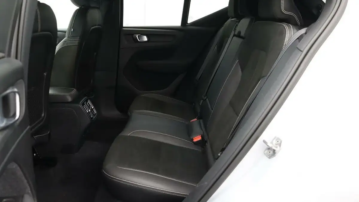 2020-volvo-xc40-20-b4-r-design-awd-big-16