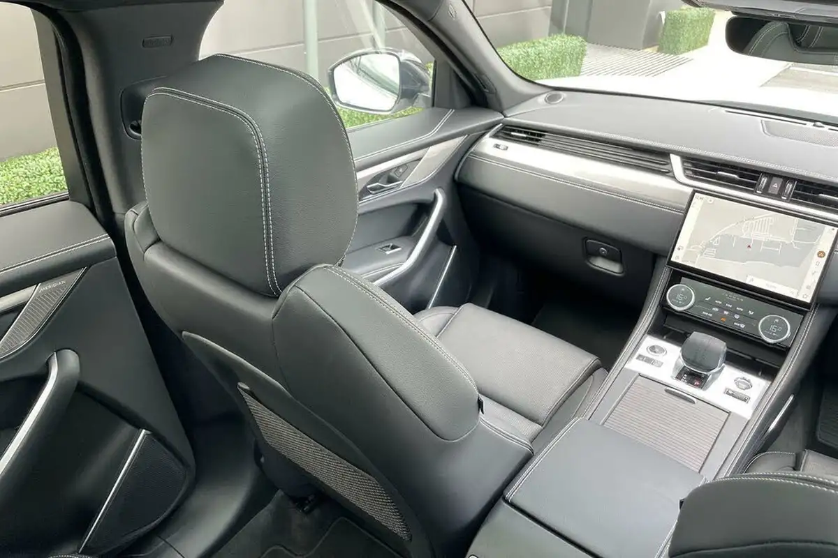 2024-jaguar-f-pace-20-d200-r-dynamic-se-black-90th-anniversary-edition-big-40