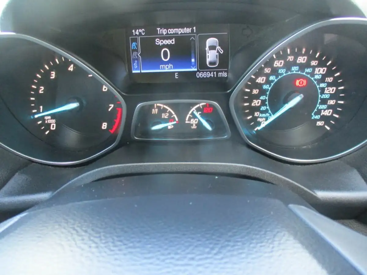 2016-ford-kuga-15t-zetec-150ps-big-37