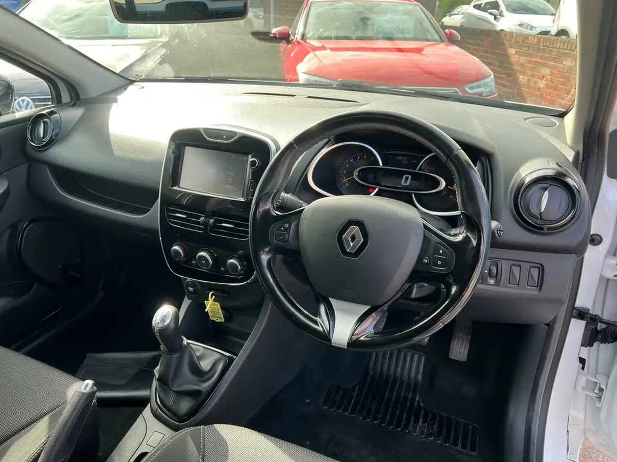 2015-renault-clio-12-dynamique-nav-big-10