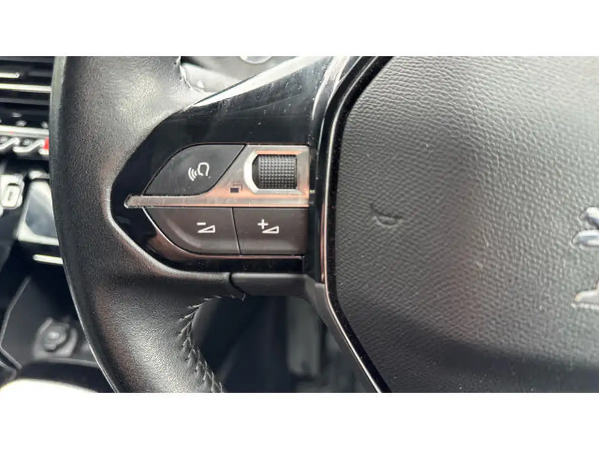 2020-peugeot-208-12-puretech-allure-premium-100bhp-big-32