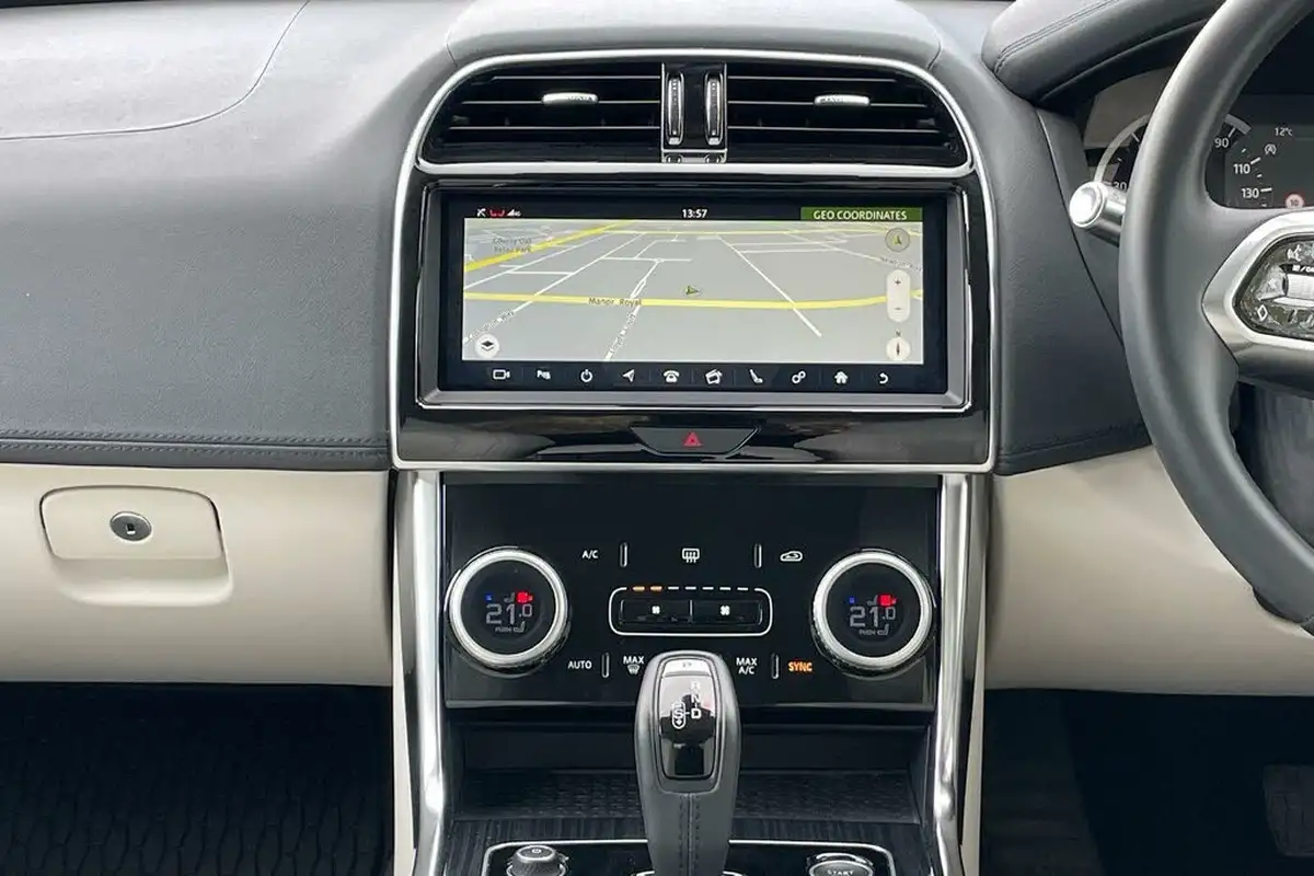 2020-jaguar-xe-20i-s-big-16