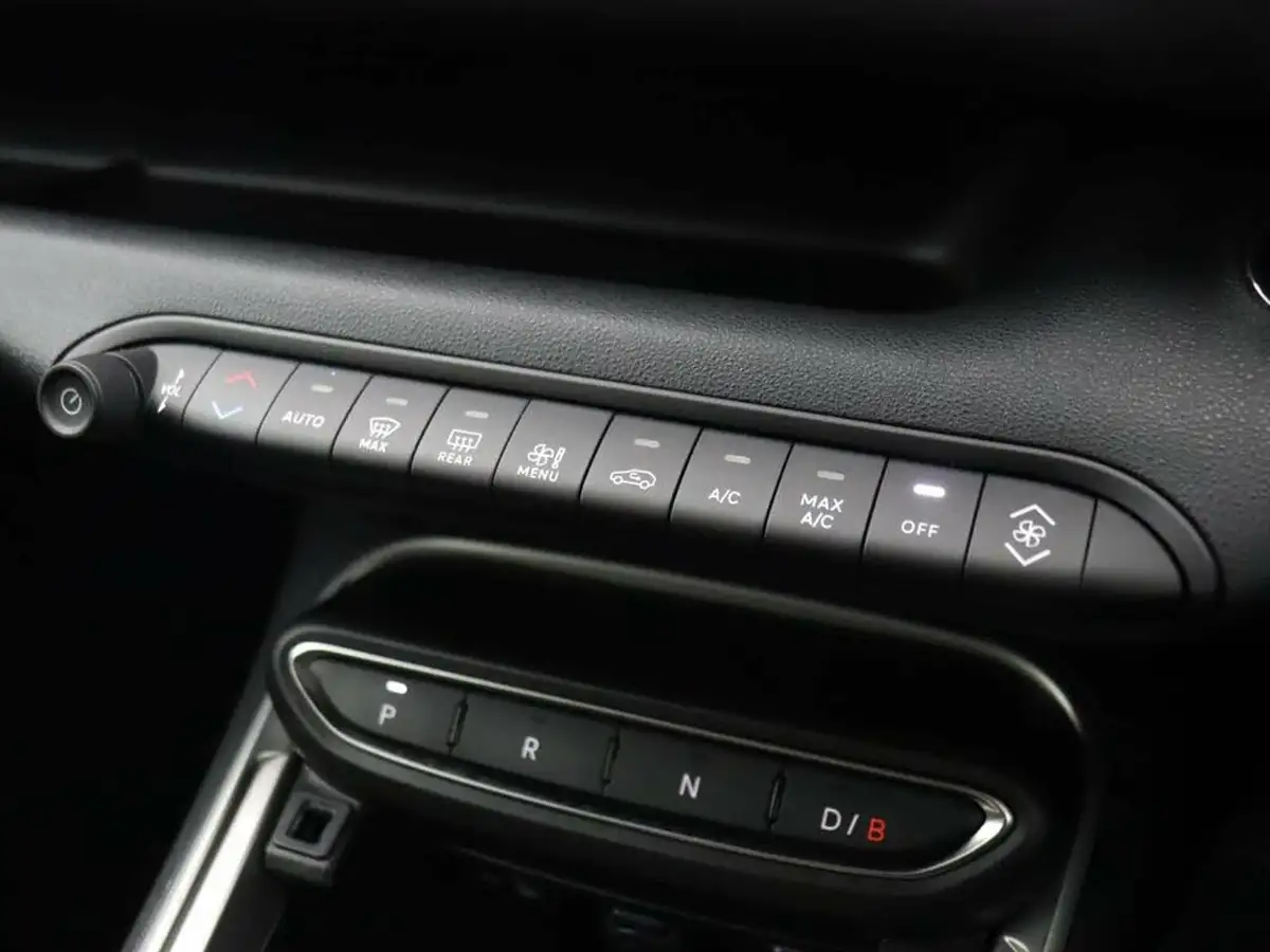 2024-jeep-avenger-e-summit-big-30
