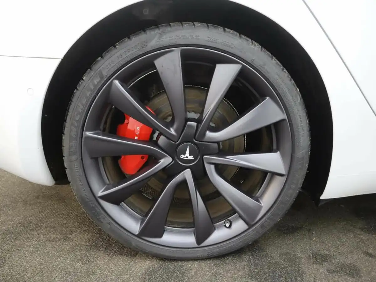 2020-tesla-model-3-e-performance-big-5