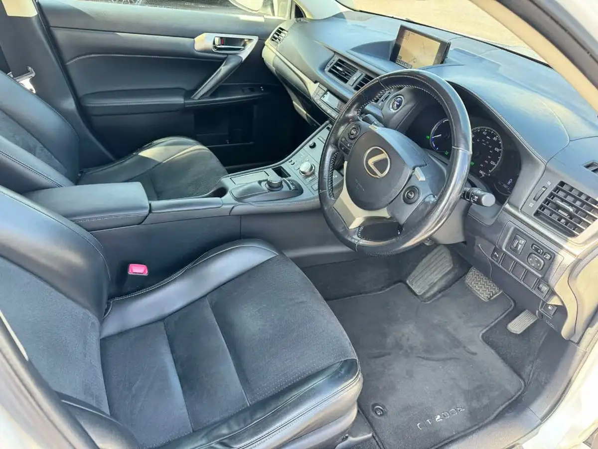 2015-lexus-ct-200h-18-advance-plus-big-18