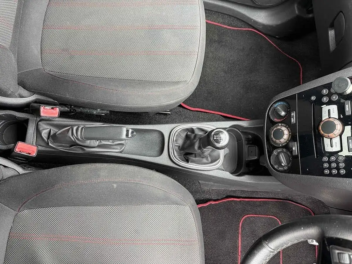 2013-vauxhall-corsa-12-3d-big-14