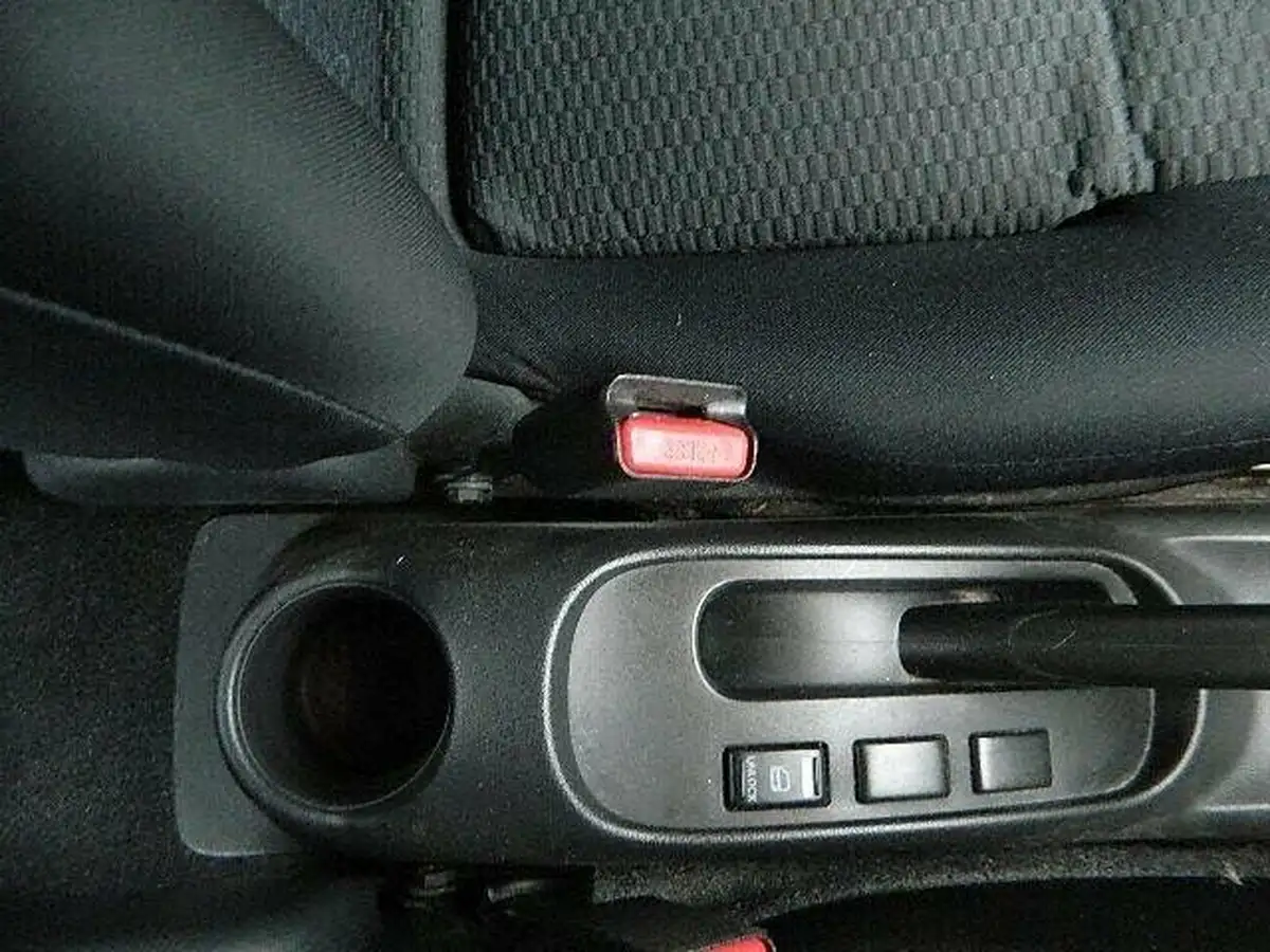 2013-nissan-micra-12-tekna-79bhp-big-38