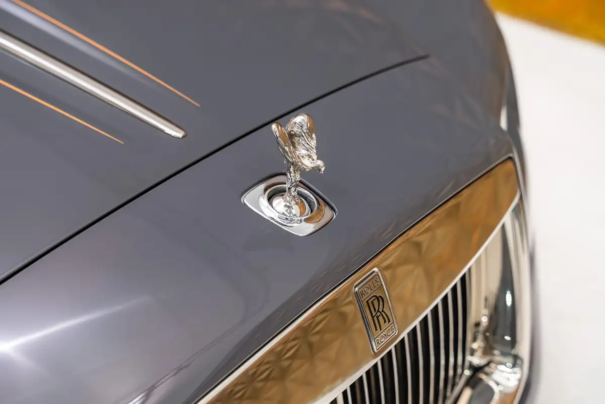 2019-rolls-royce-wraith-66-591bhp-big-23