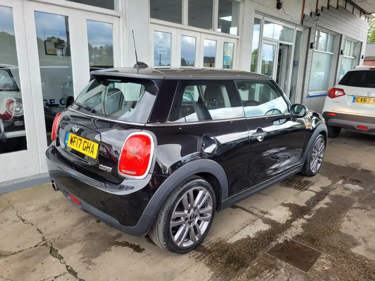 2017-mini-cooper-15-cooper-seven-chili-3d-big-4