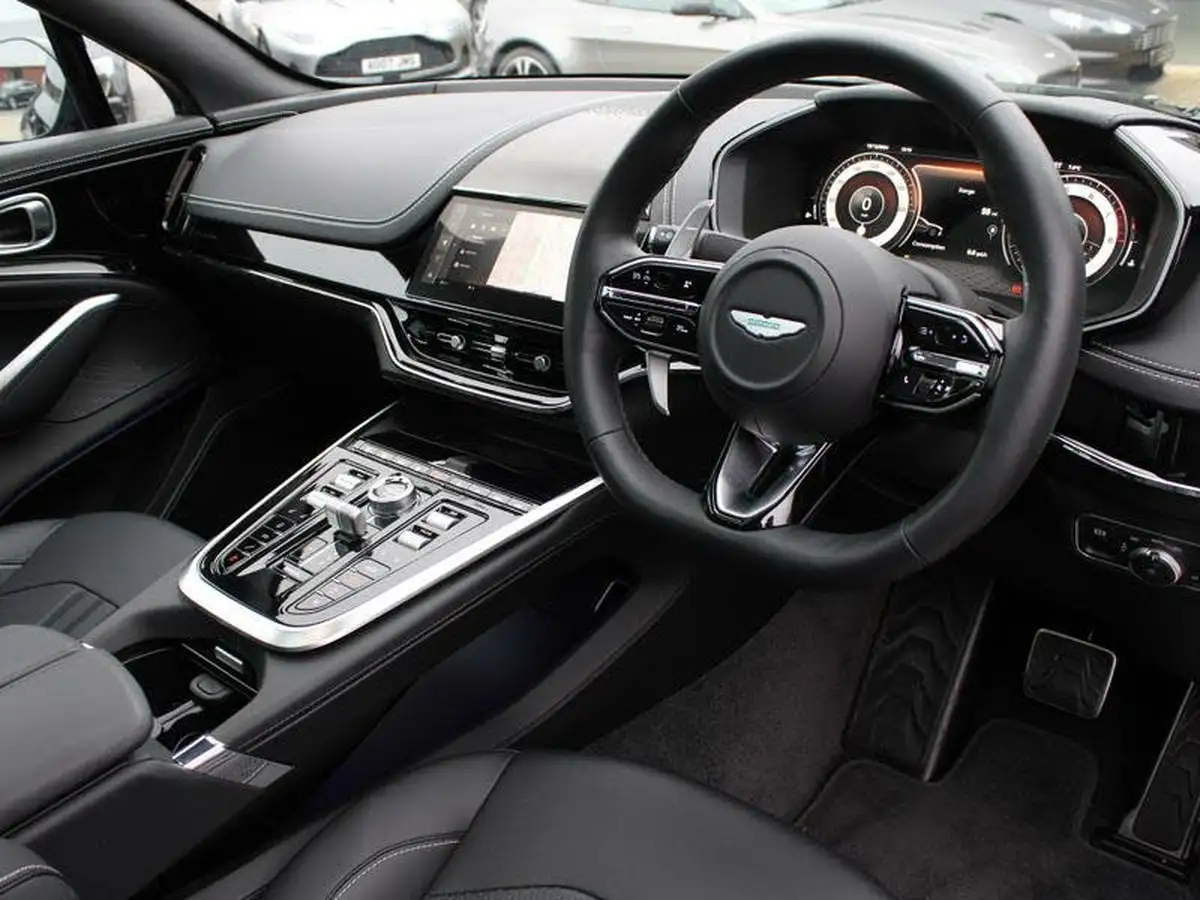 2024-aston-martin-dbx-40-v8-big-3