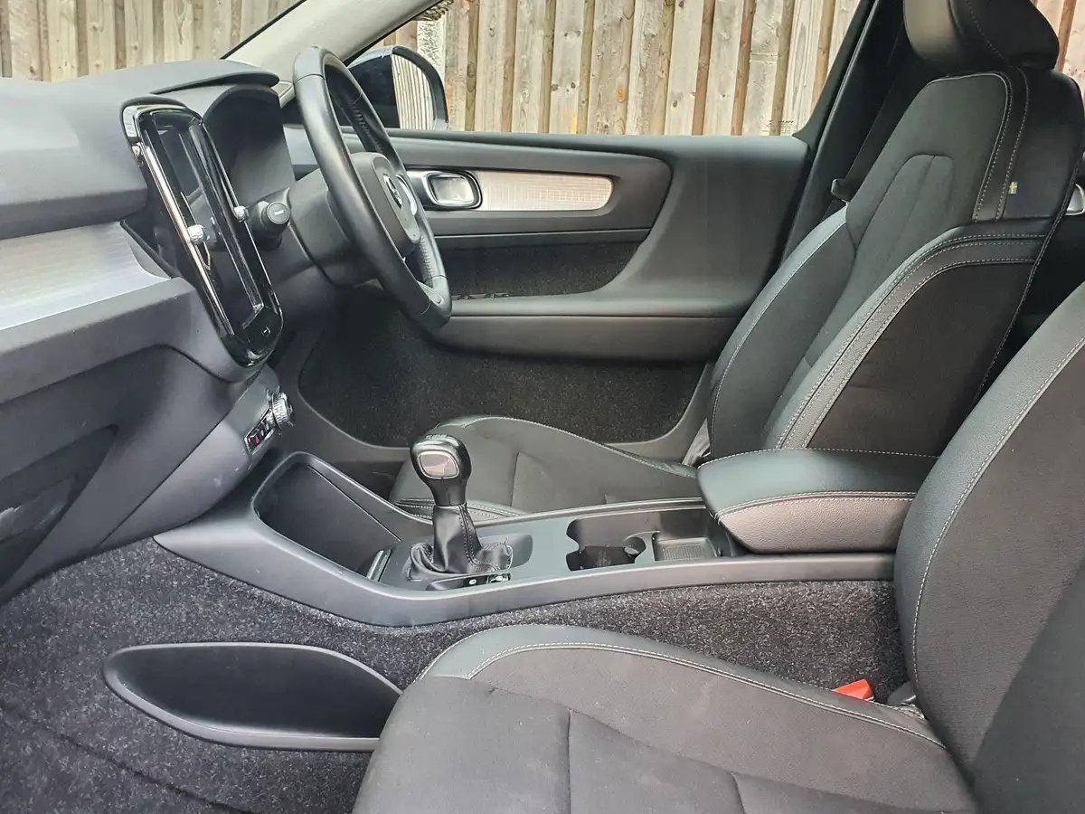 2019-volvo-xc40-20td-d3-momentum-big-19