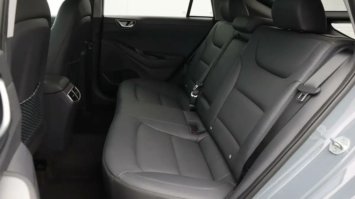 2022-hyundai-ioniq-e-premium-se-electric-big-16