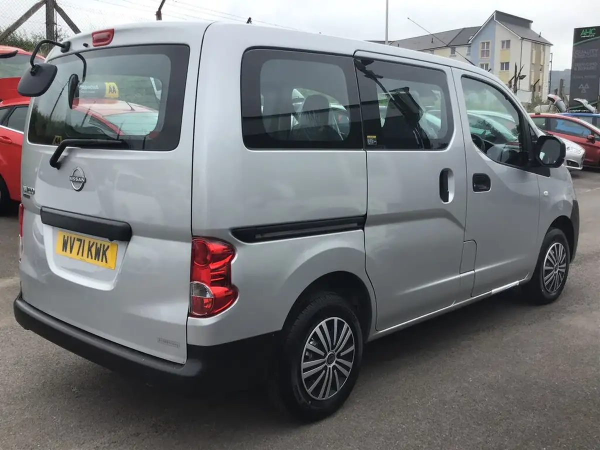 2021-nissan-nv200-big-5