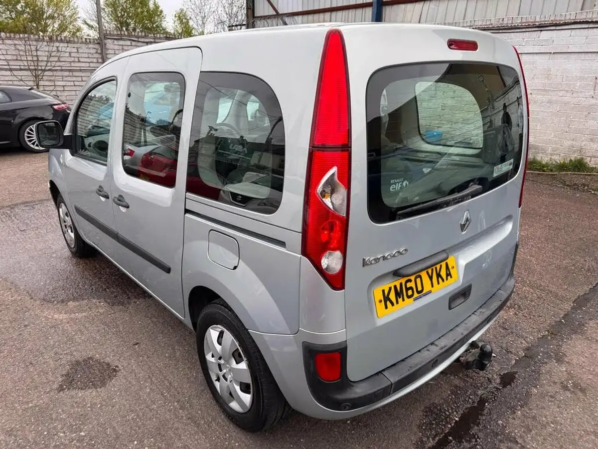 2011-renault-kangoo-16-expression-16v-105bhp-auto-big-4