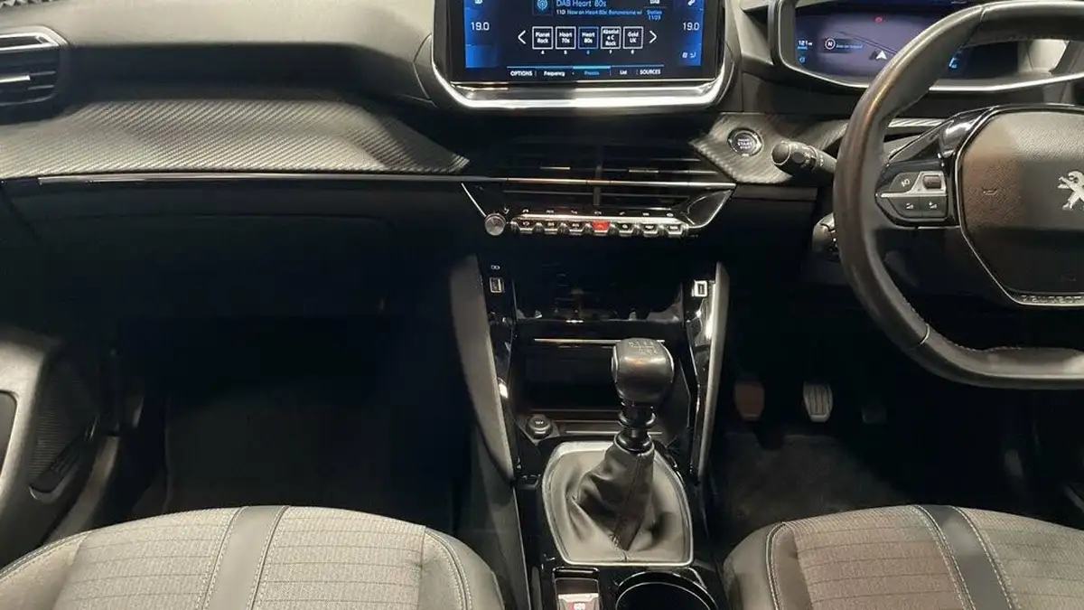 2020-peugeot-208-12-puretech-allure-premium-100bhp-big-15