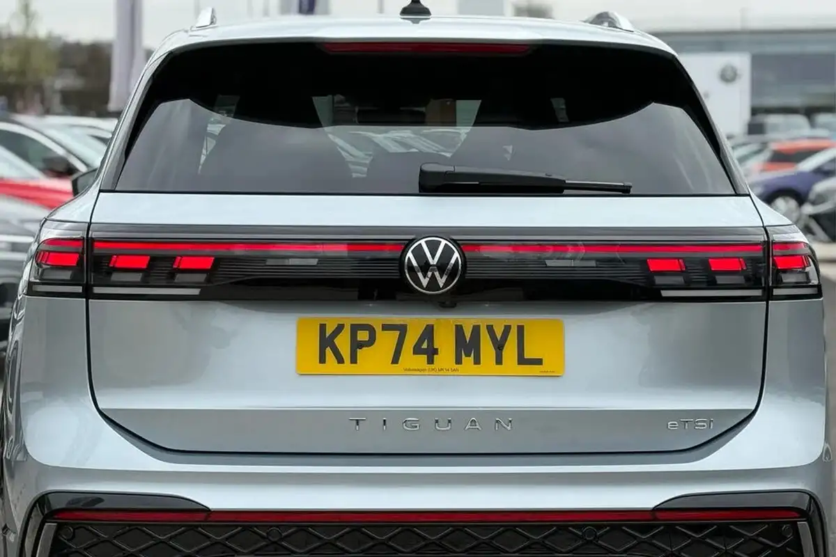 2024-volkswagen-tiguan-15-etsi-r-line-big-52