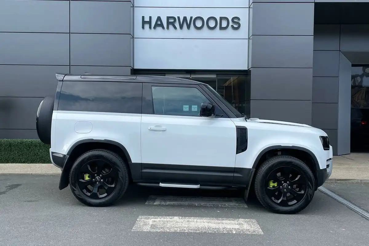 2022-land-rover-90-defender-30-d250-hse-big-1