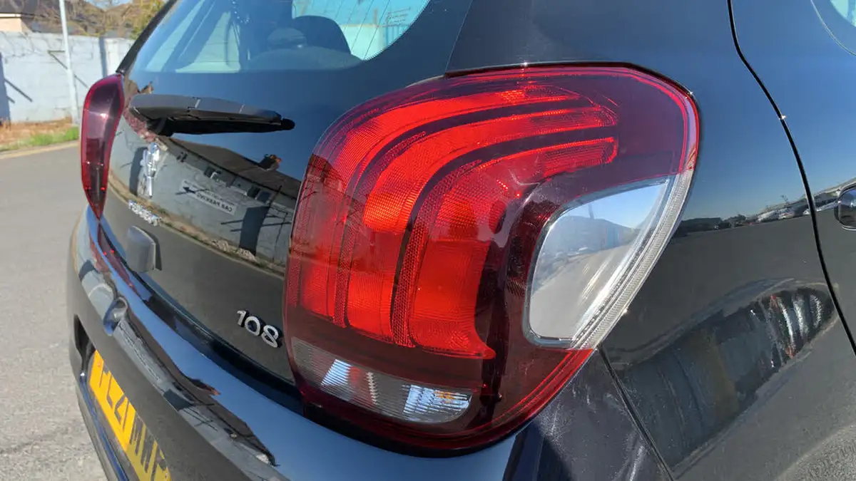 2021-peugeot-108-10-active-5d-big-25