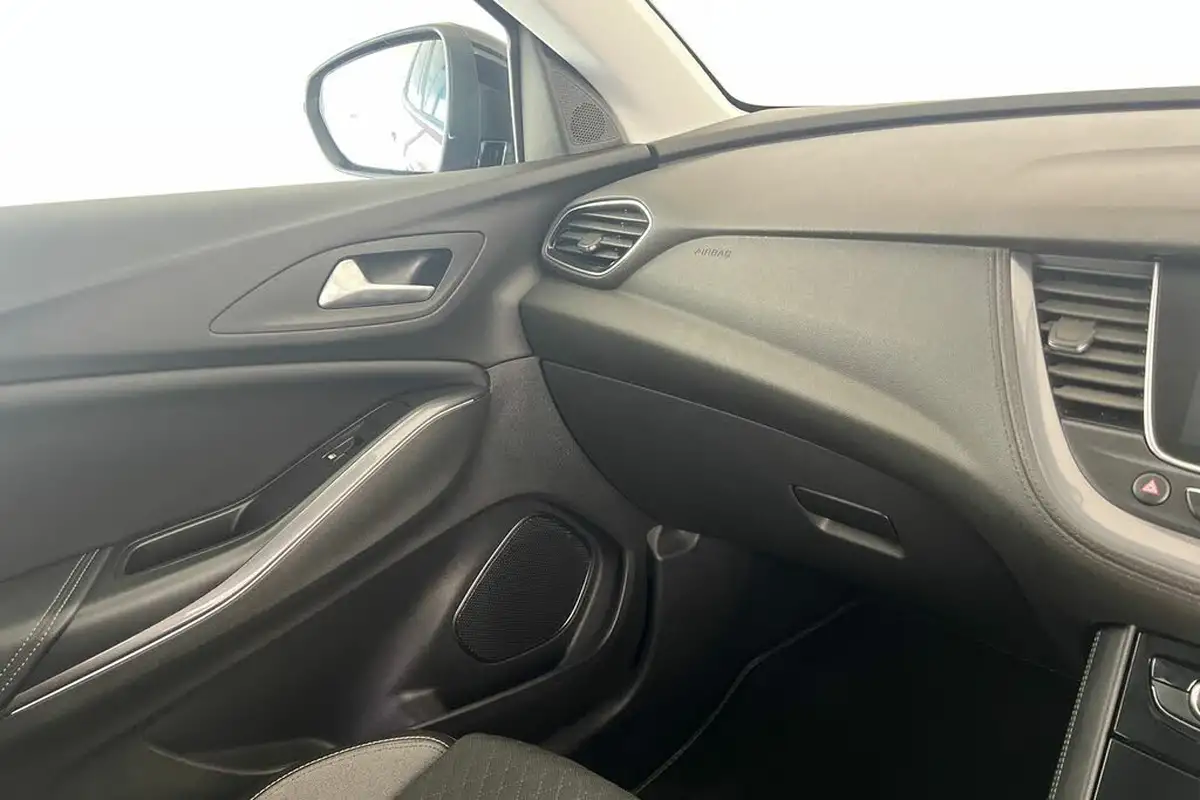 2020-vauxhall-grandland-x-12-sri-nav-big-29