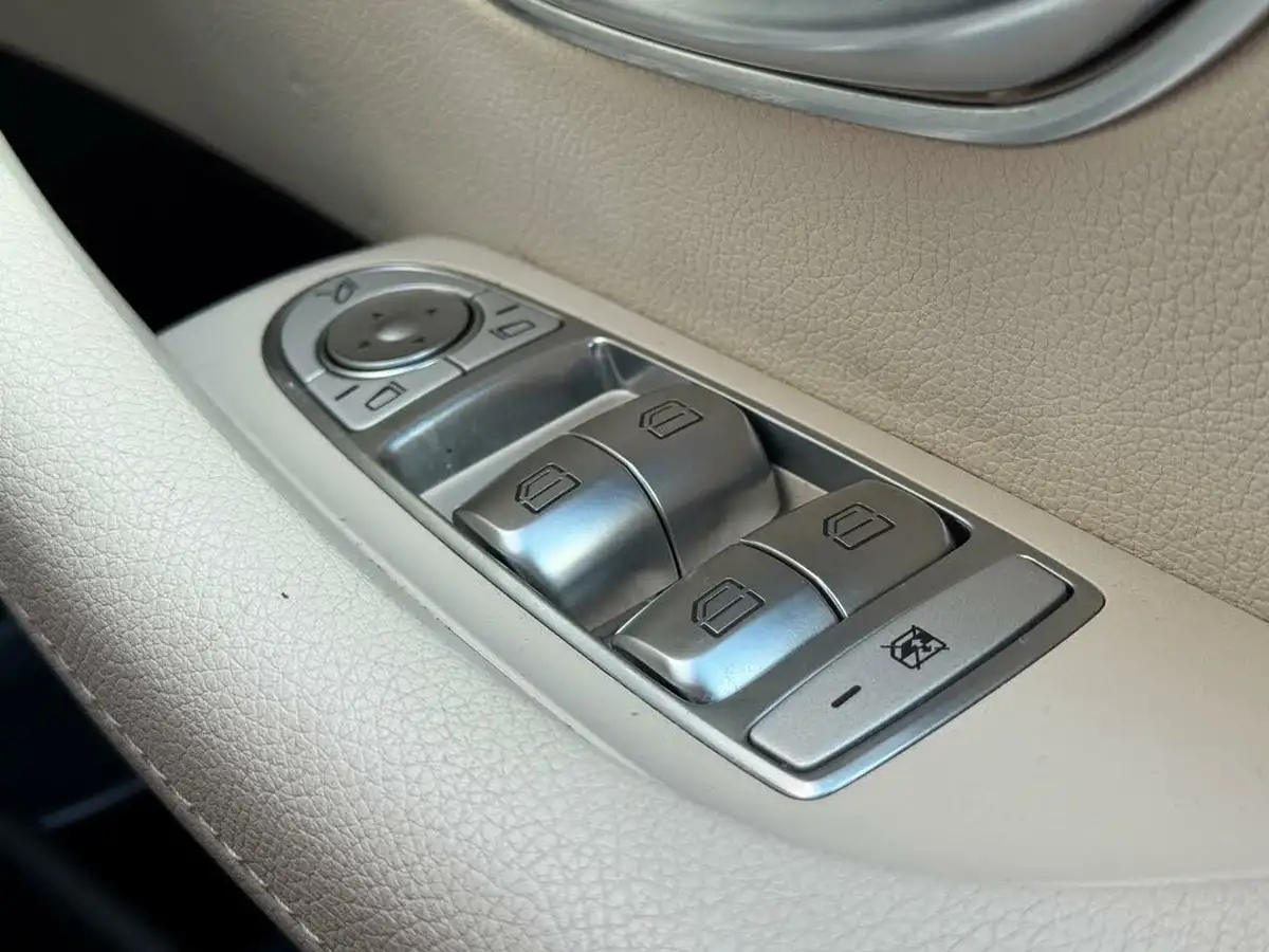 2019-mercedes-benz-e-class-20d-e220d-se-ss-saloon-4d-big-22